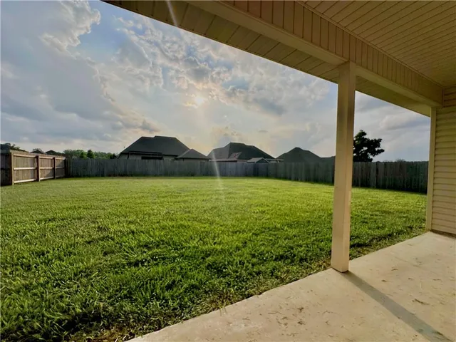 $2,600 | 42568 Wynstone Drive, Prairieville, LA 70769