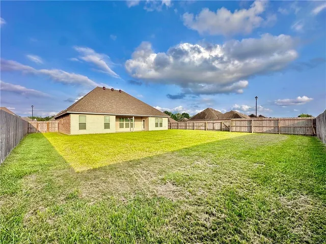 $2,600 | 42568 Wynstone Drive, Prairieville, LA 70769