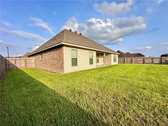 $2,600 | 42568 Wynstone Drive, Prairieville, LA 70769