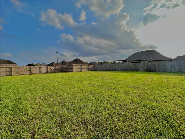 $2,600 | 42568 Wynstone Drive, Prairieville, LA 70769