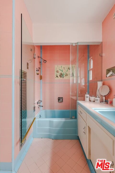1203 South Rimpau Boulevard Los Angeles, CA 90019 - Photo 14 of 21 a bathroom with a bathtub sink and mirror