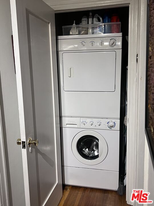1203 South Rimpau Boulevard Los Angeles, CA 90019 - Photo 15 of 21 a utility room with dryer and washer