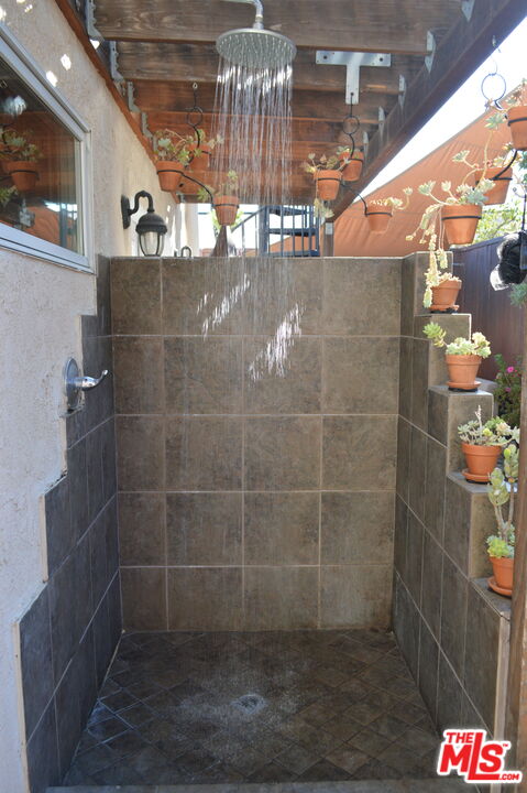 1203 South Rimpau Boulevard Los Angeles, CA 90019 - Photo 18 of 21 a bathroom with a shower
