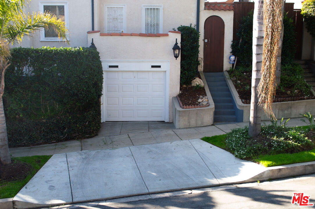 1203 South Rimpau Boulevard Los Angeles, CA 90019 - Photo 19 of 21 front view of a house with a yard