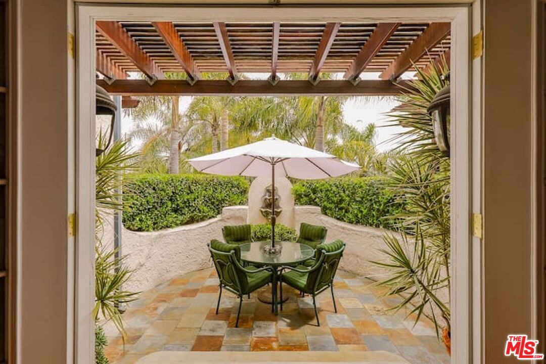 1203 South Rimpau Boulevard Los Angeles, CA 90019 - Photo 4 of 21 a view of a balcony with table and chairs