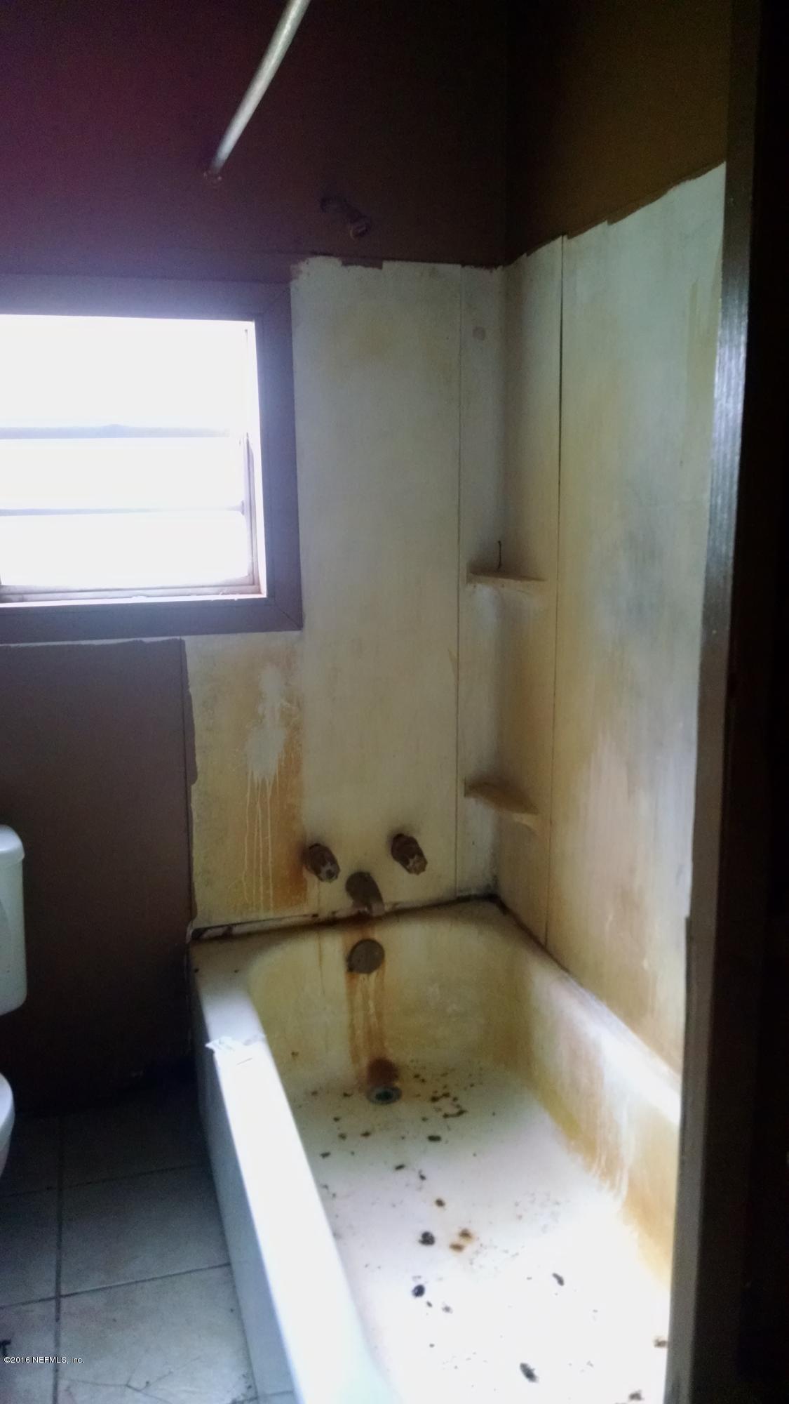 47 Limann Road Jacksonville, FL 32234 - Photo 5 of 19 bathroom B