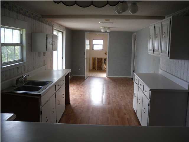 1302 Douglas Crossroad Road DeFuniak Springs, FL 32435 - Photo 5 of 10 Gallery Image 5
