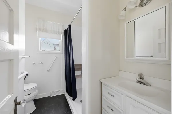 $2,000 | 367 Broadway Street, Unit 1, Chicopee, MA 01020
