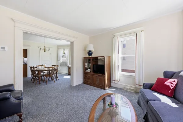 $2,000 | 367 Broadway Street, Unit 1, Chicopee, MA 01020