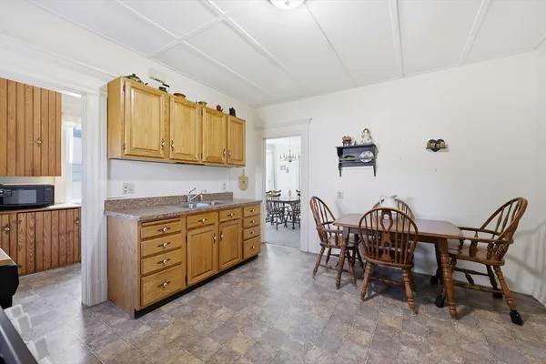 $2,000 | 367 Broadway Street, Unit 1, Chicopee, MA 01020