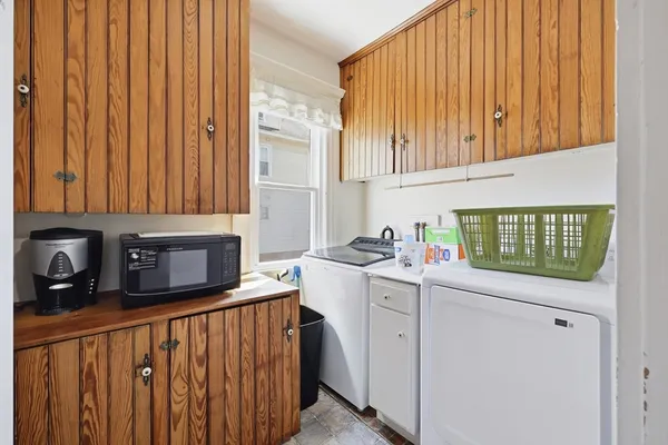 $2,000 | 367 Broadway Street, Unit 1, Chicopee, MA 01020