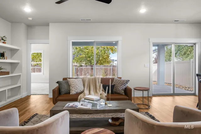 $558,900 | 1696 East Grayson Street, Meridian, ID 83642