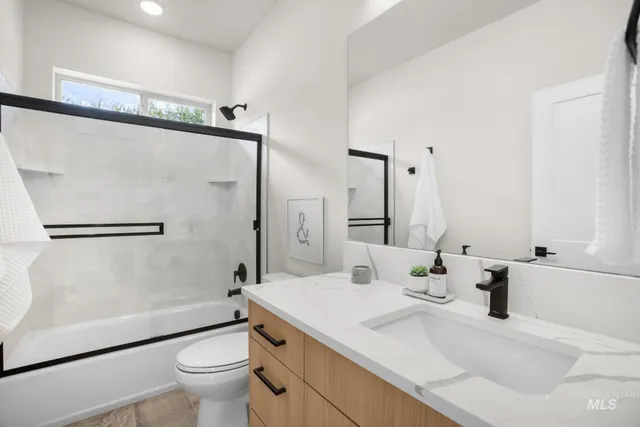 $558,900 | 1696 East Grayson Street, Meridian, ID 83642