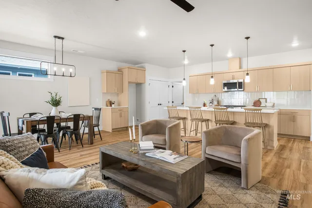 $558,900 | 1696 East Grayson Street, Meridian, ID 83642