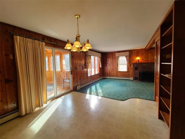 a view of a big room with closet and windows