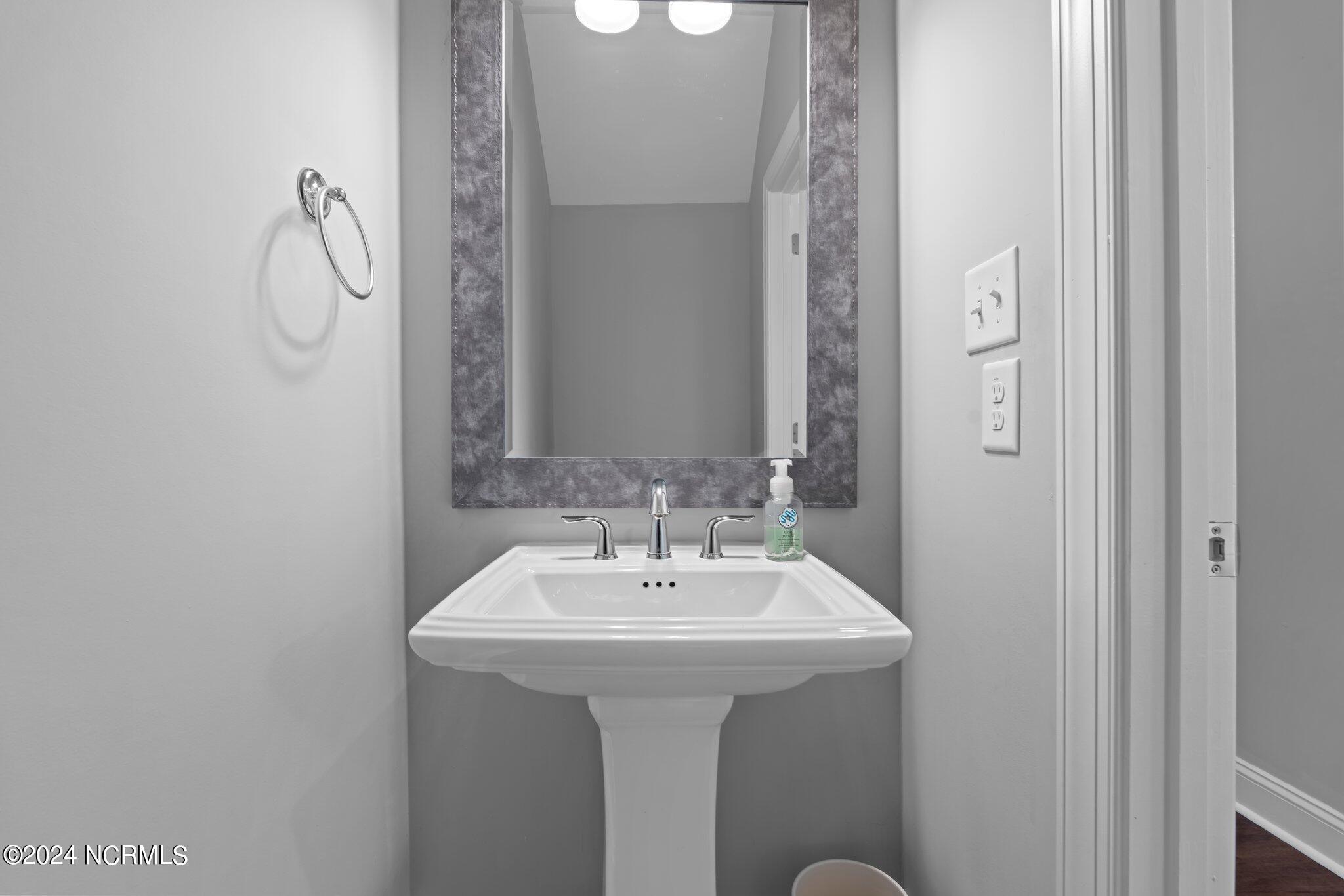 175 Hillard Road Pinehurst, NC 28374 - Photo 9 of 43 1/2 Bath
