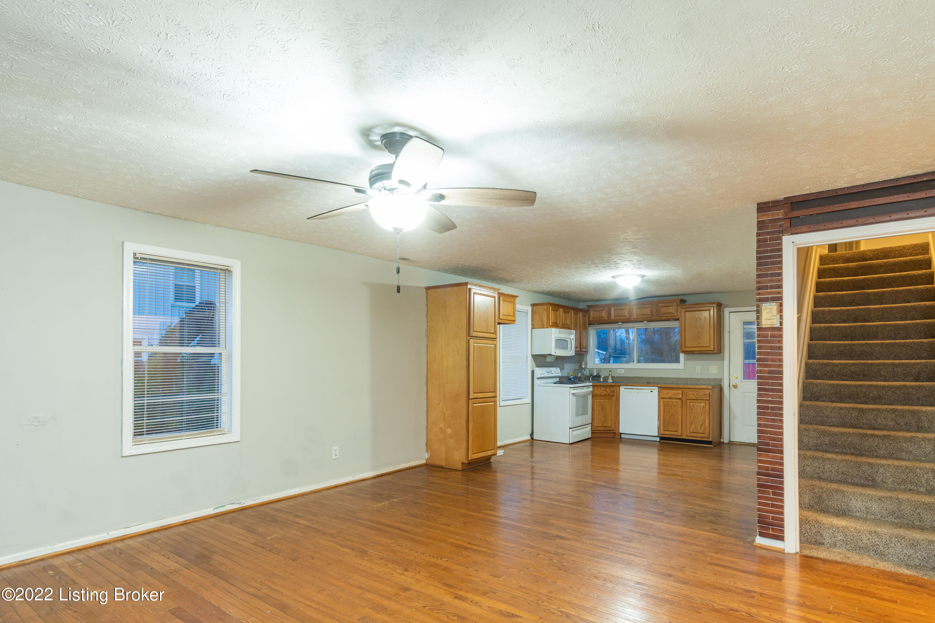 12703 Abbey Road Louisville, KY 40272 - Photo 8 of 30 DSC00635