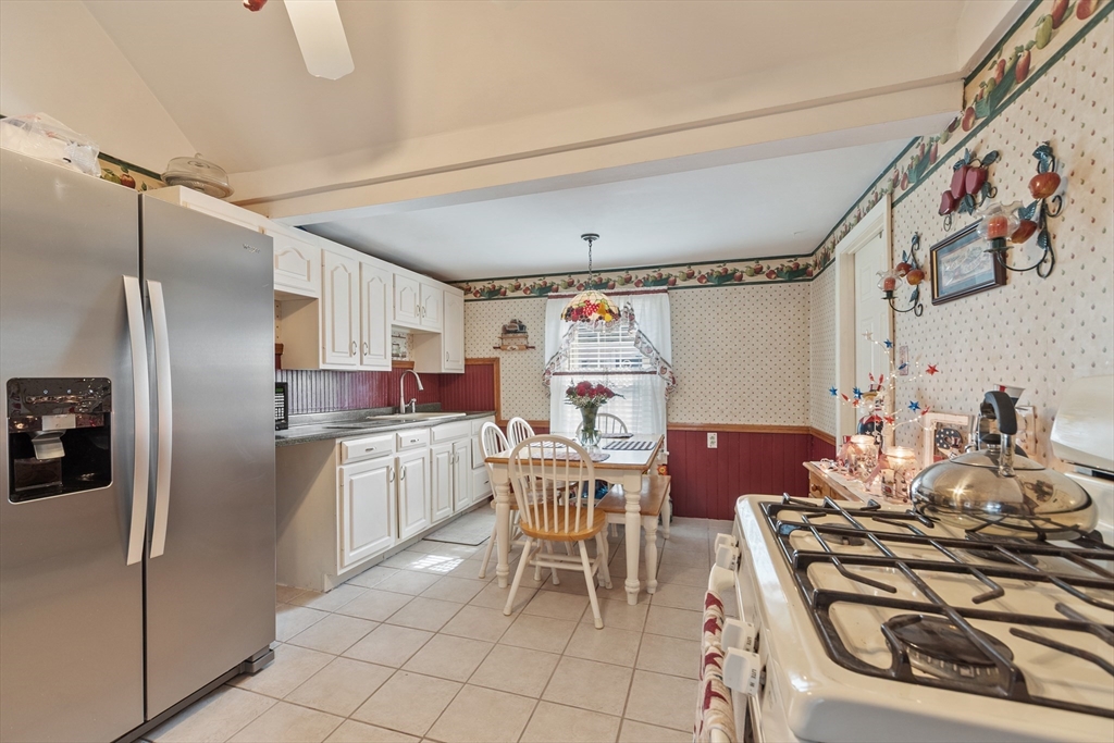 53 Corbett Street Lowell, MA 01852 - Photo 15 of 33