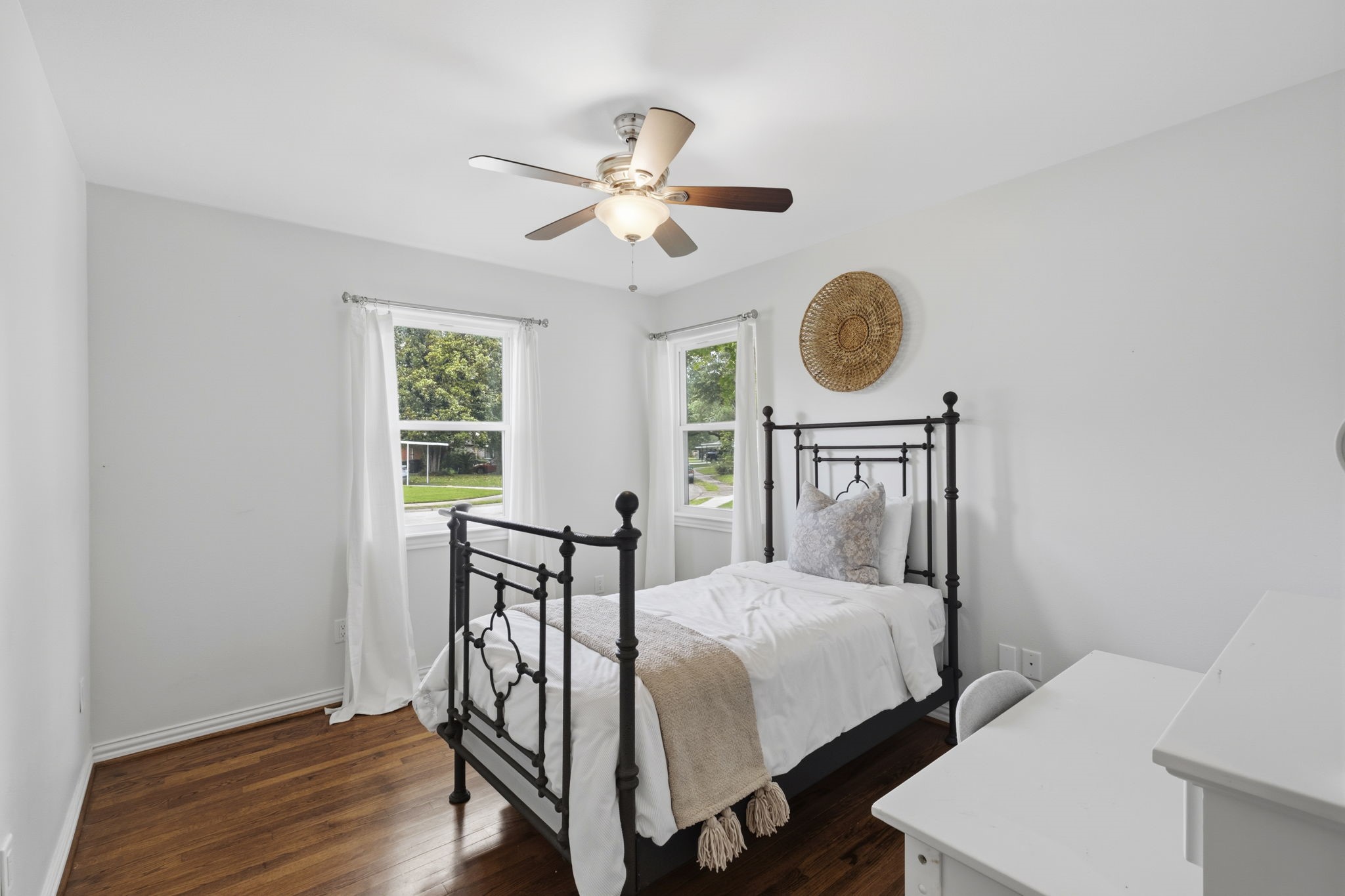 4733 Carleen Road Houston, TX 77092 - Photo 15 of 22 This secondary bedroom offers flexibility for guests, a nursery, or a dedicated work-from-home setup.