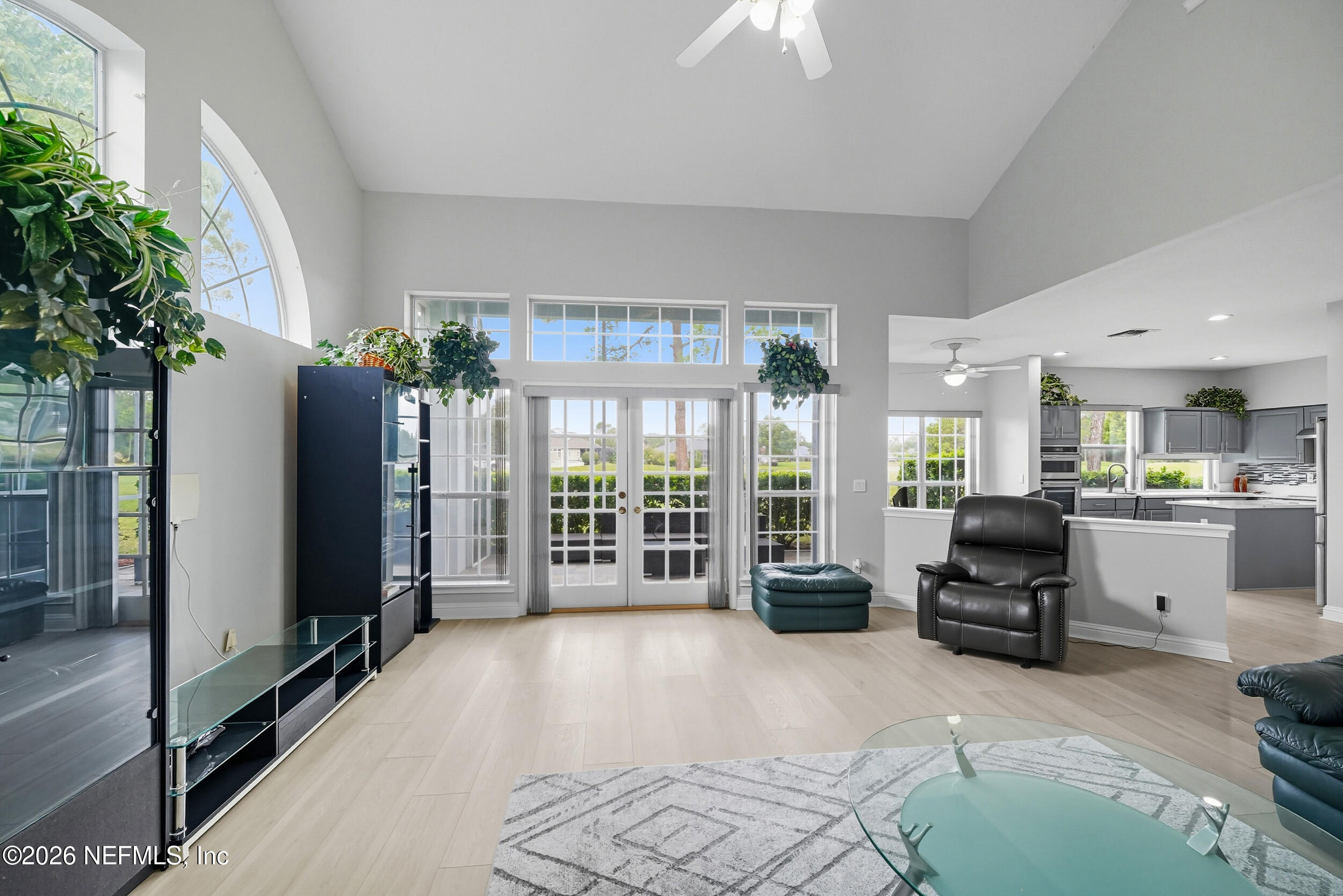 10082 Chester Lake Road East Jacksonville, FL 32256 - Photo 15 of 65 16_Light & Bright Family Room