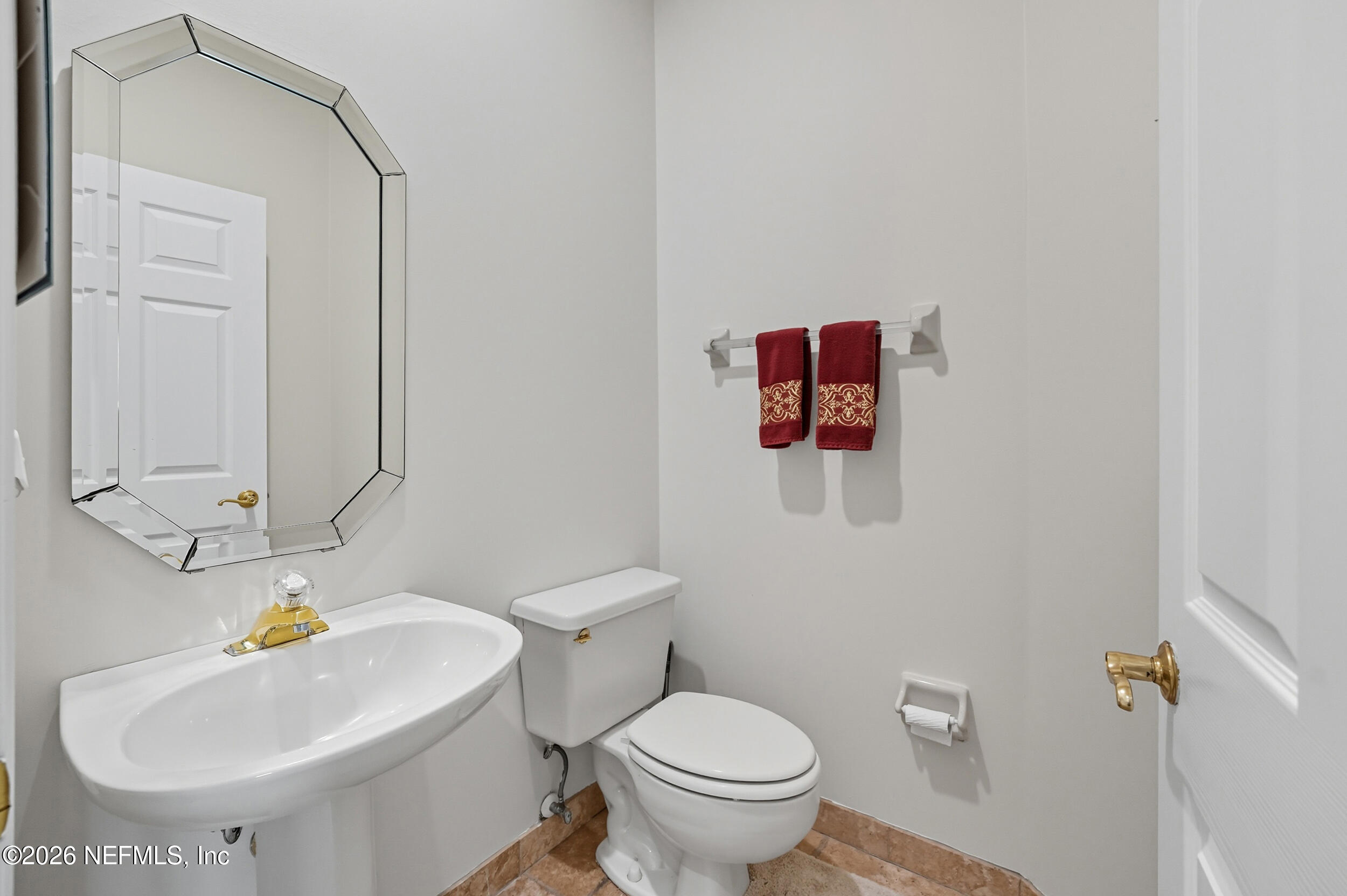 10082 Chester Lake Road East Jacksonville, FL 32256 - Photo 18 of 65 19_1st Floor Powder Room