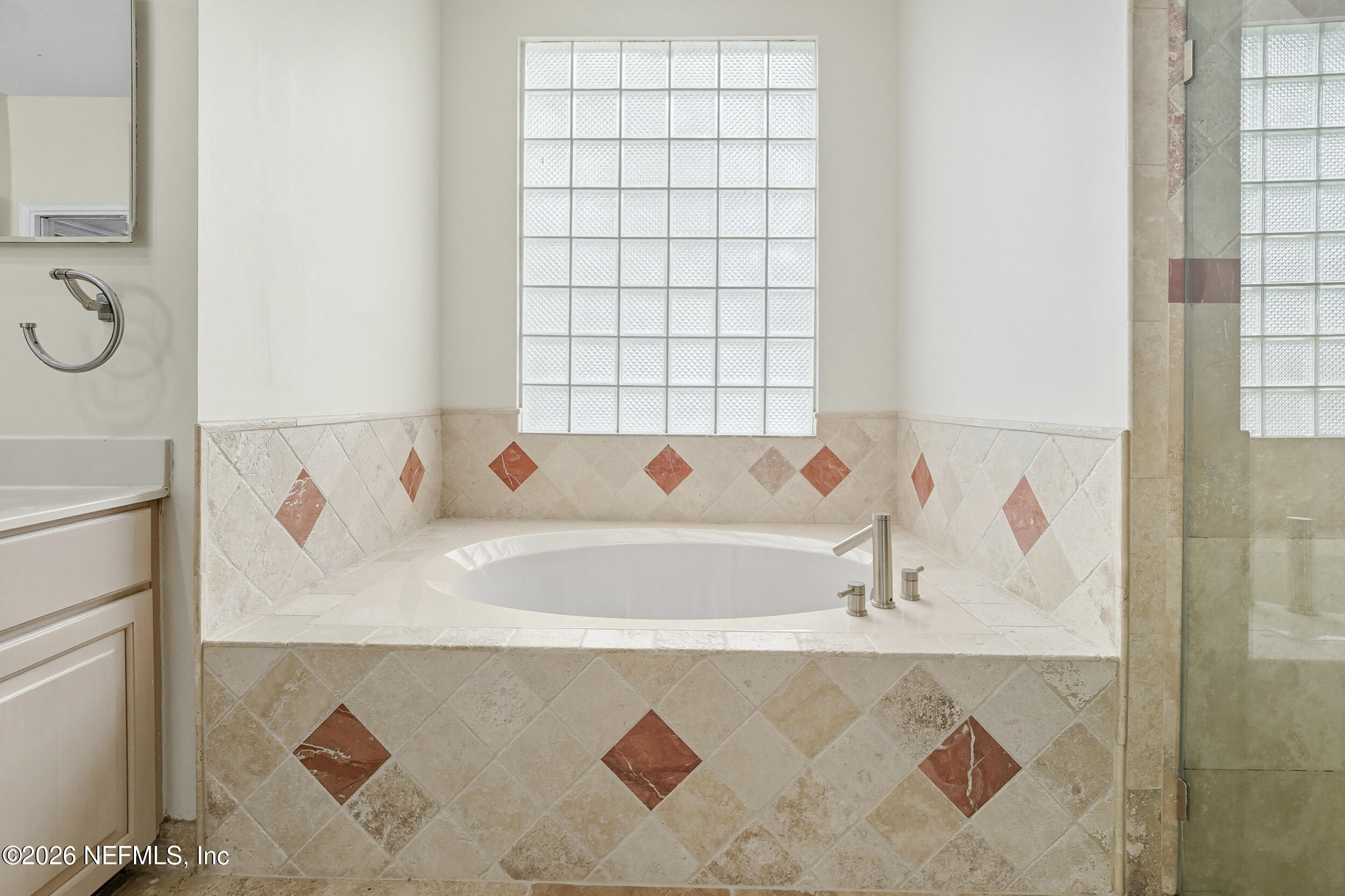 10082 Chester Lake Road East Jacksonville, FL 32256 - Photo 23 of 65 25_Primary Garden Tub