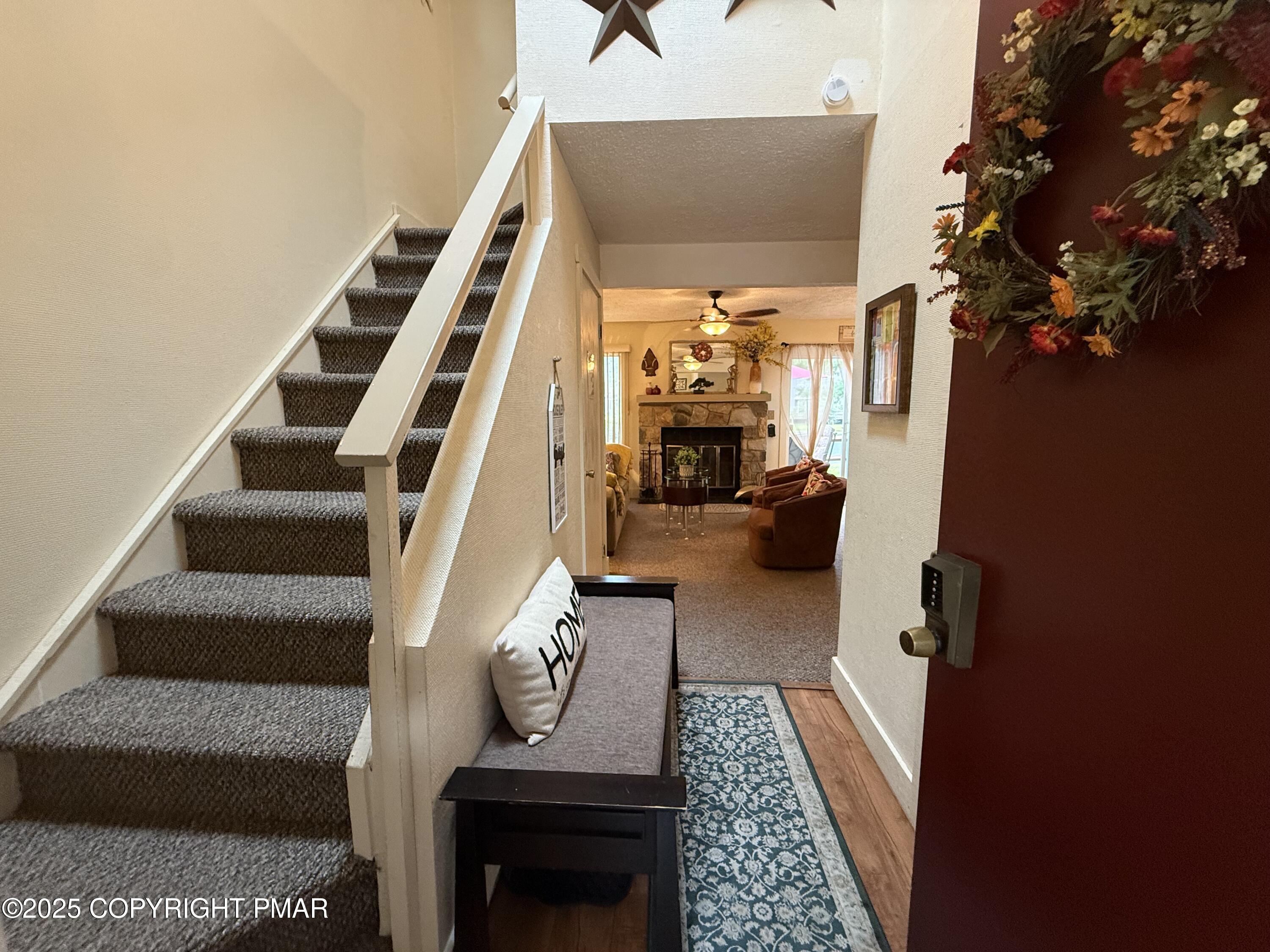 120 Snow Ridge Circle Lake Harmony, PA 18624 - Photo 4 of 29 Foyer