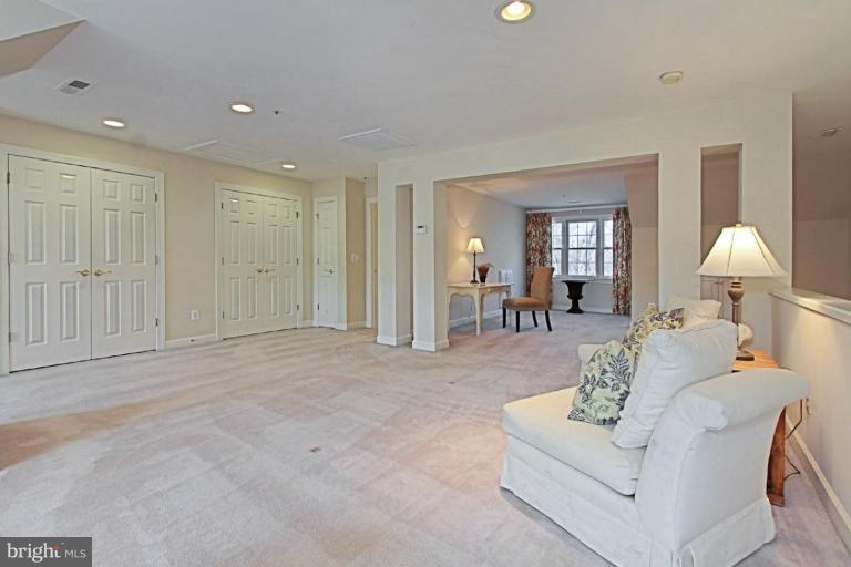 2128 21st Road North Arlington, VA 22201 - Photo 7 of 30 Upper level 2, a second master bedroom.