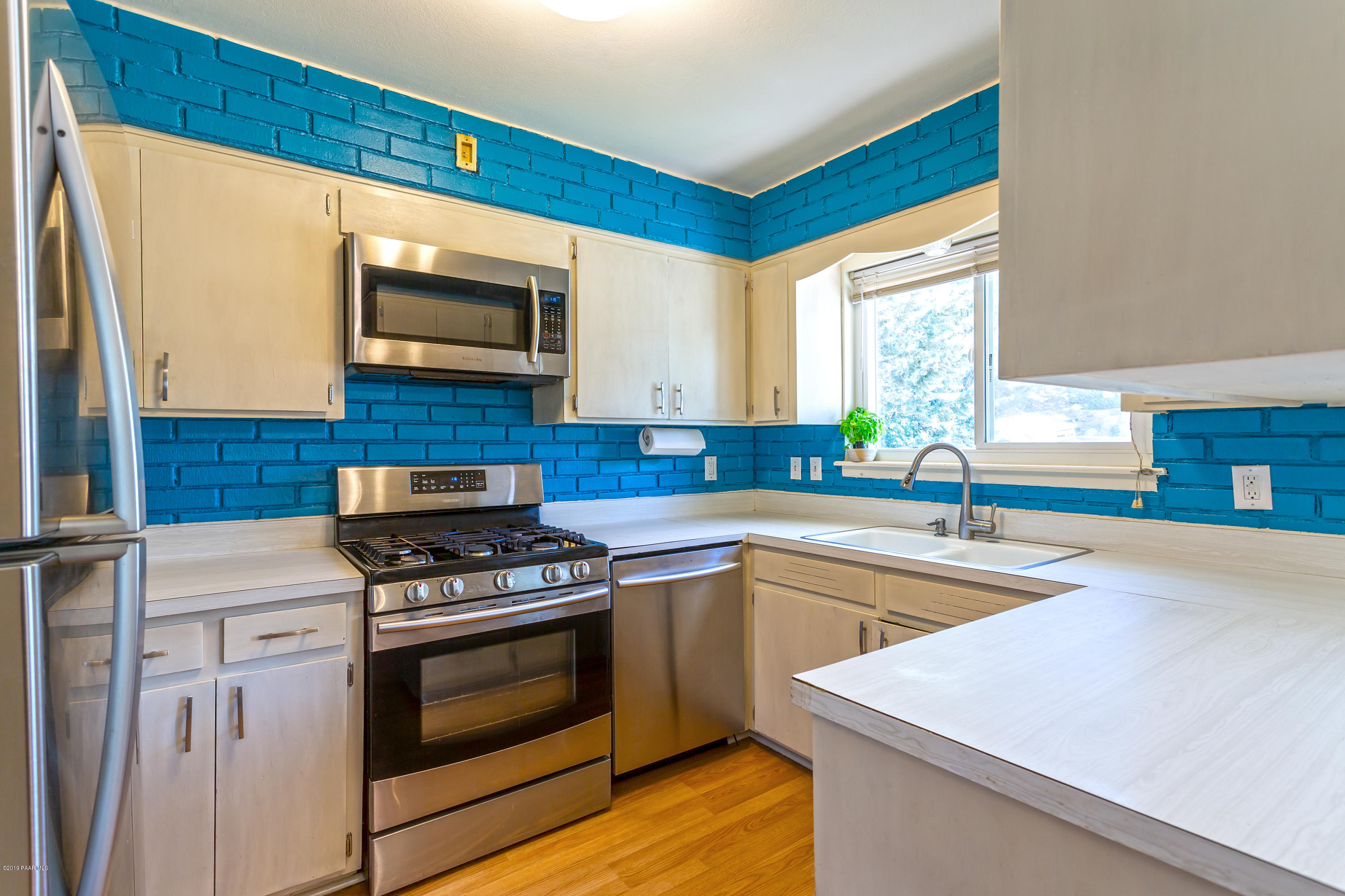 401 Canyon Springs Road Prescott, AZ 86303 - Photo 7 of 28 Kitchen
