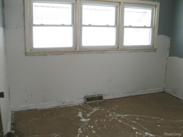 21432 Waltham Road Warren, MI 48089 - Photo 12 of 19 261-948638 BEDROOM 1.jpg