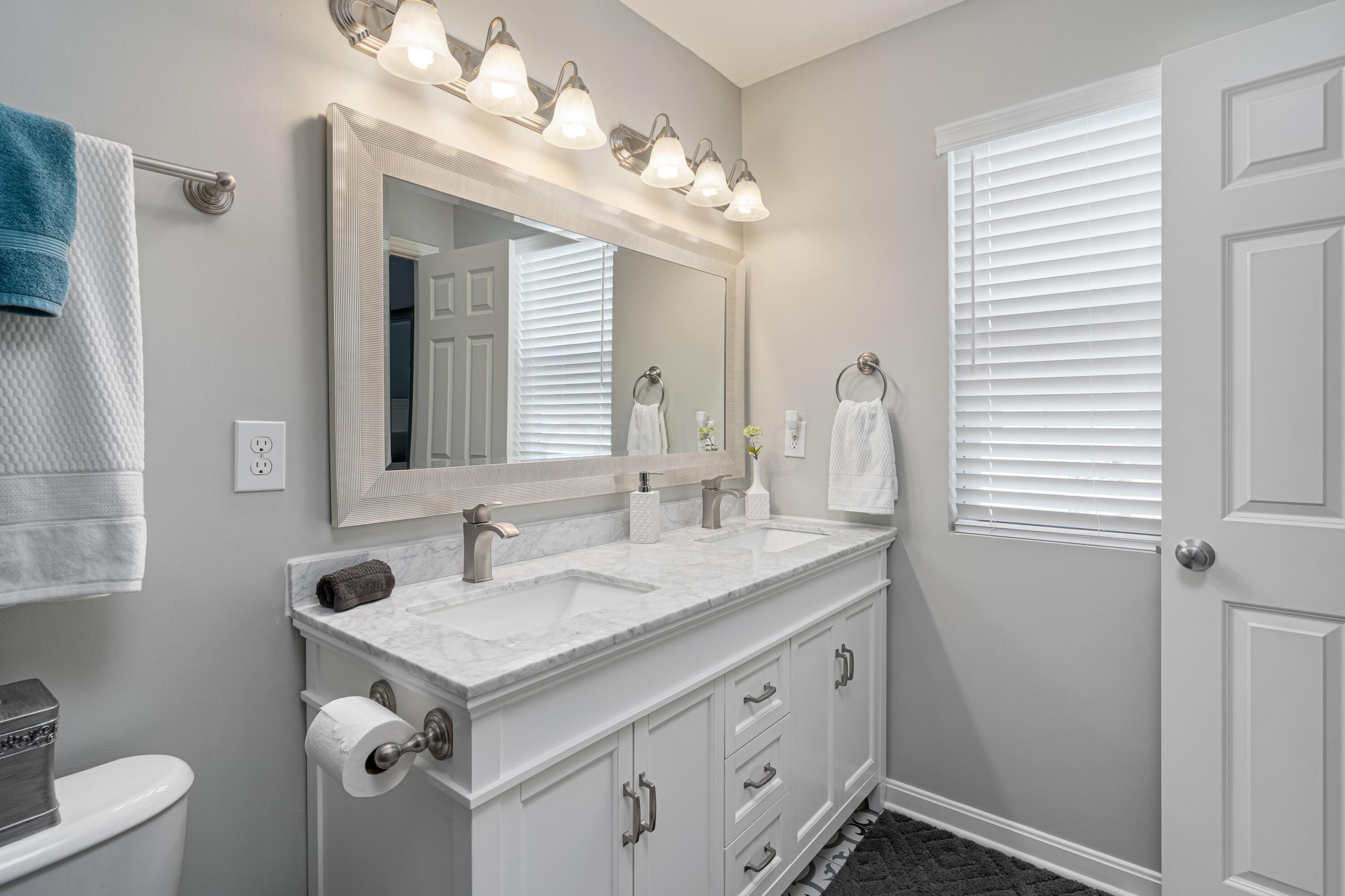 6056 Heckert Road Columbus, OH 43081 - Photo 25 of 42 Walk-in Shower. Modern Paint Color.