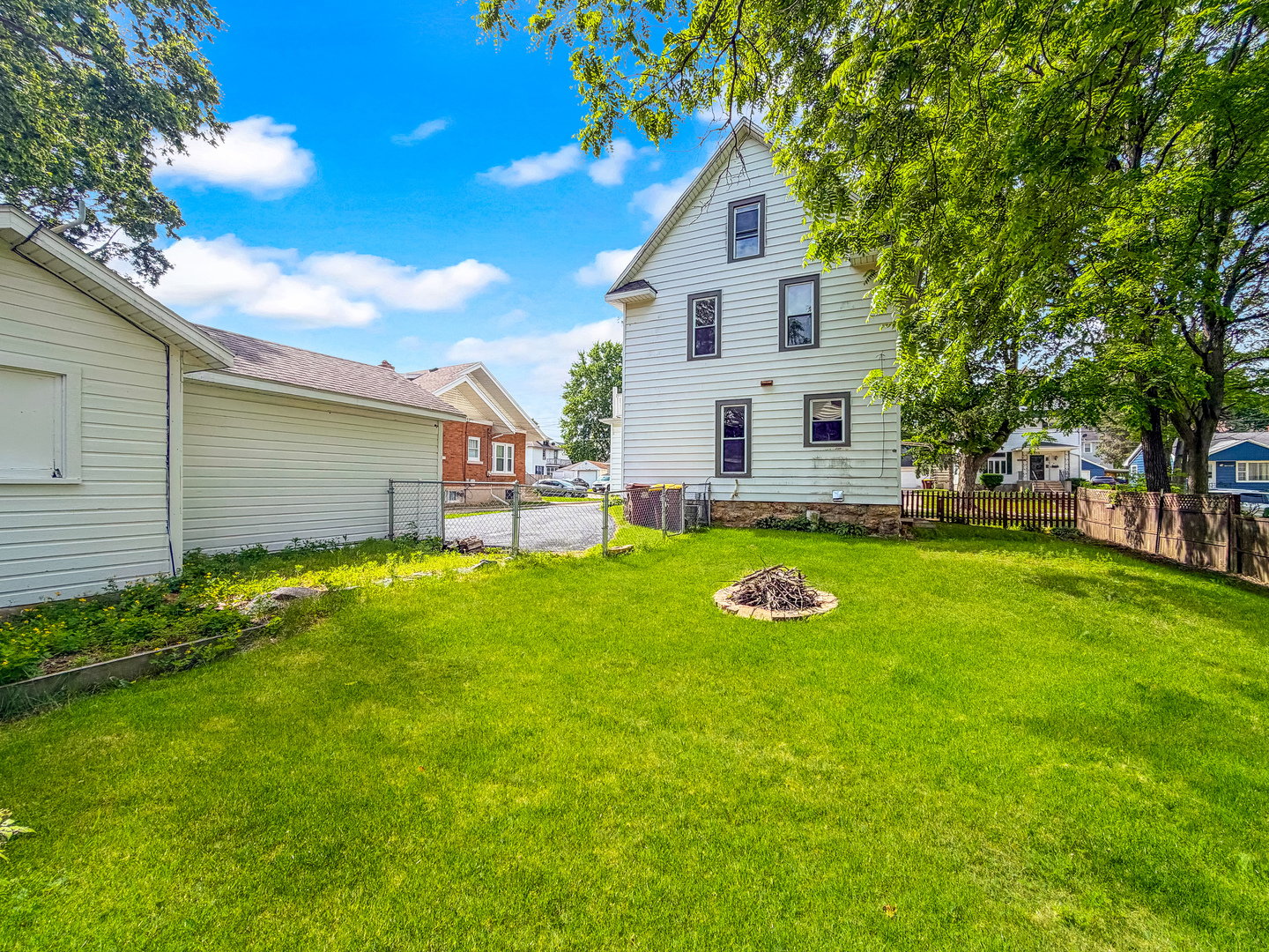 116 East Fuller Street Freeport, IL 61032 - Photo 3 of 19