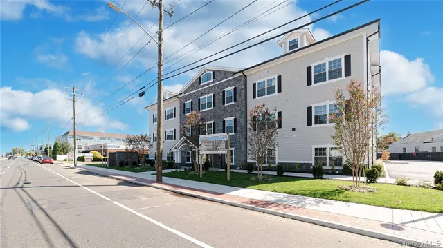 $3,400 | 776 Fulton Street, Unit 2A, Farmingdale, NY 11735