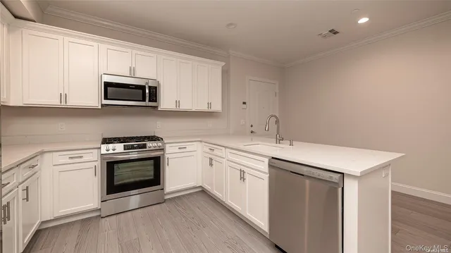 $3,400 | 776 Fulton Street, Unit 2A, Farmingdale, NY 11735