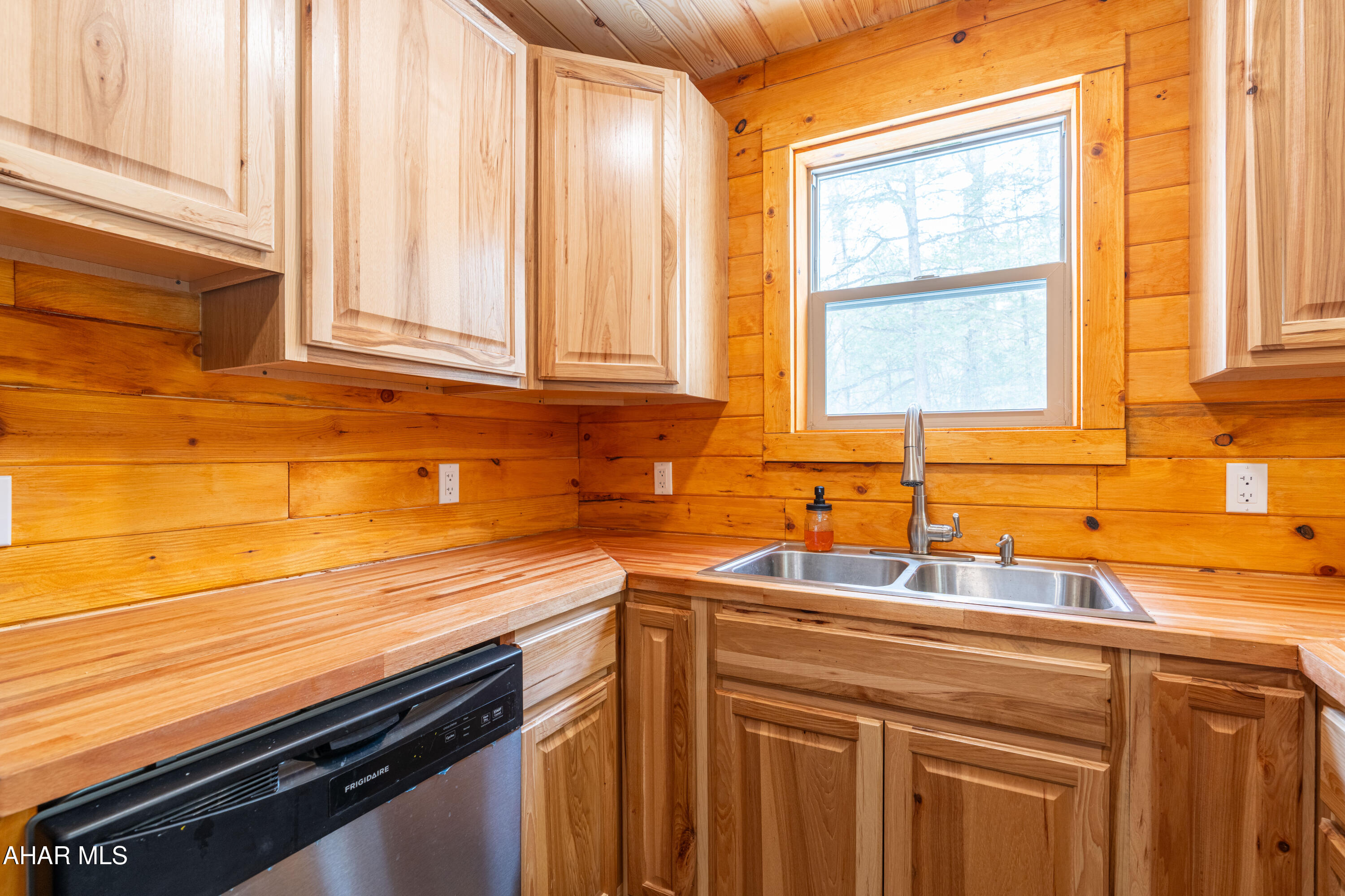 179 Crosscut Lane Flinton, PA 16640 - Photo 16 of 56