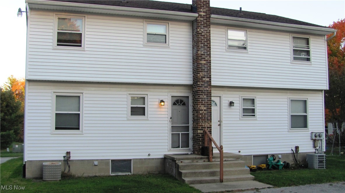 944 Pheasant Run Road Akron, OH 44305 - Photo 3 of 14 View of back of house