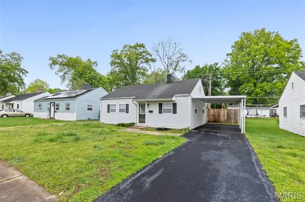 $1,350 | 1104 Bel Aire Drive, Belleville, IL 62220