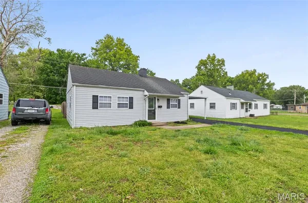 $1,350 | 1104 Bel Aire Drive, Belleville, IL 62220