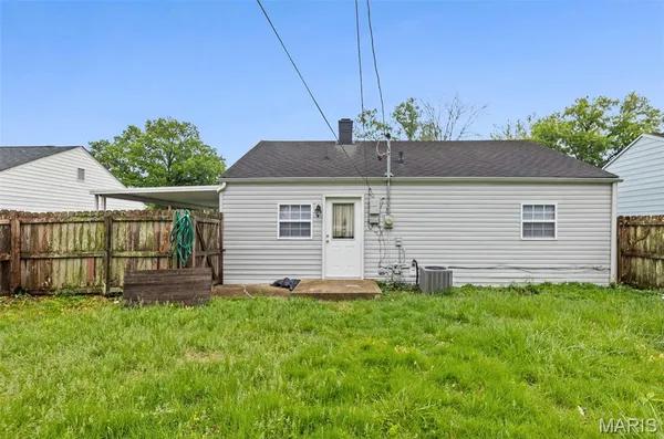 $1,350 | 1104 Bel Aire Drive, Belleville, IL 62220