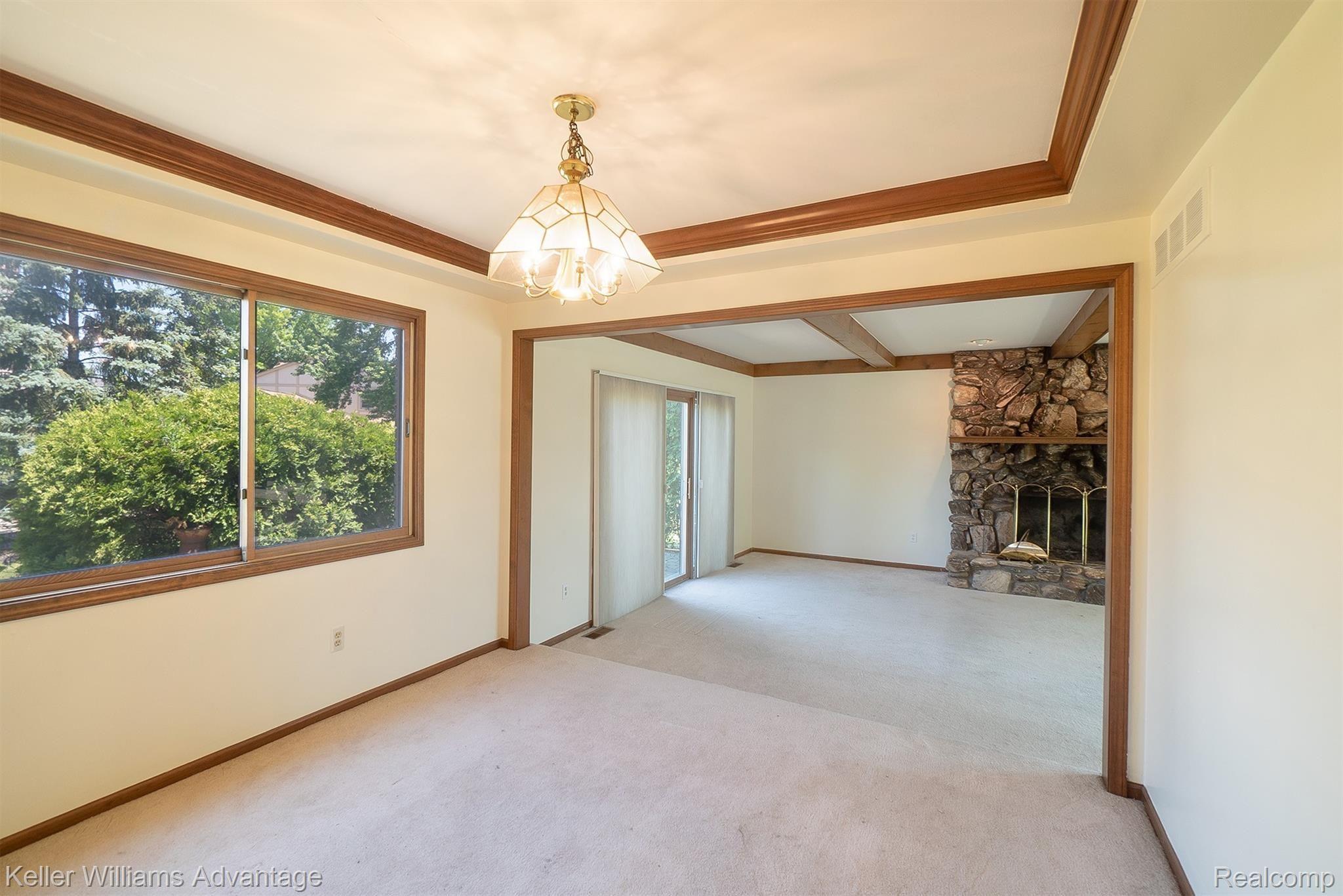 16349 Liberty Bell Road North Macomb, MI 48044 - Photo 8 of 33 living.jpg