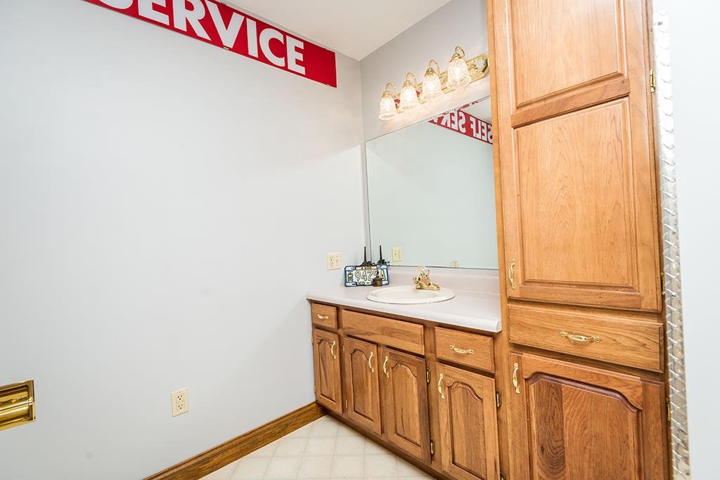 1017 Atkinson Road Vincennes, IN 47591 - Photo 22 of 33 Gallery Image 22