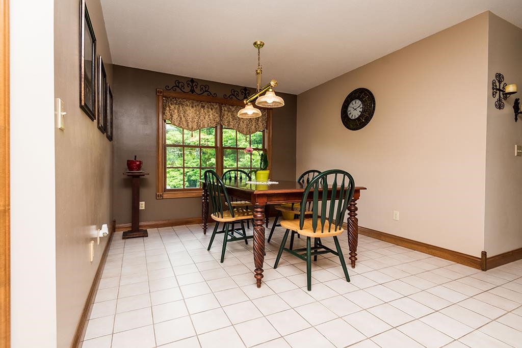 1017 Atkinson Road Vincennes, IN 47591 - Photo 10 of 33 Gallery Image 10