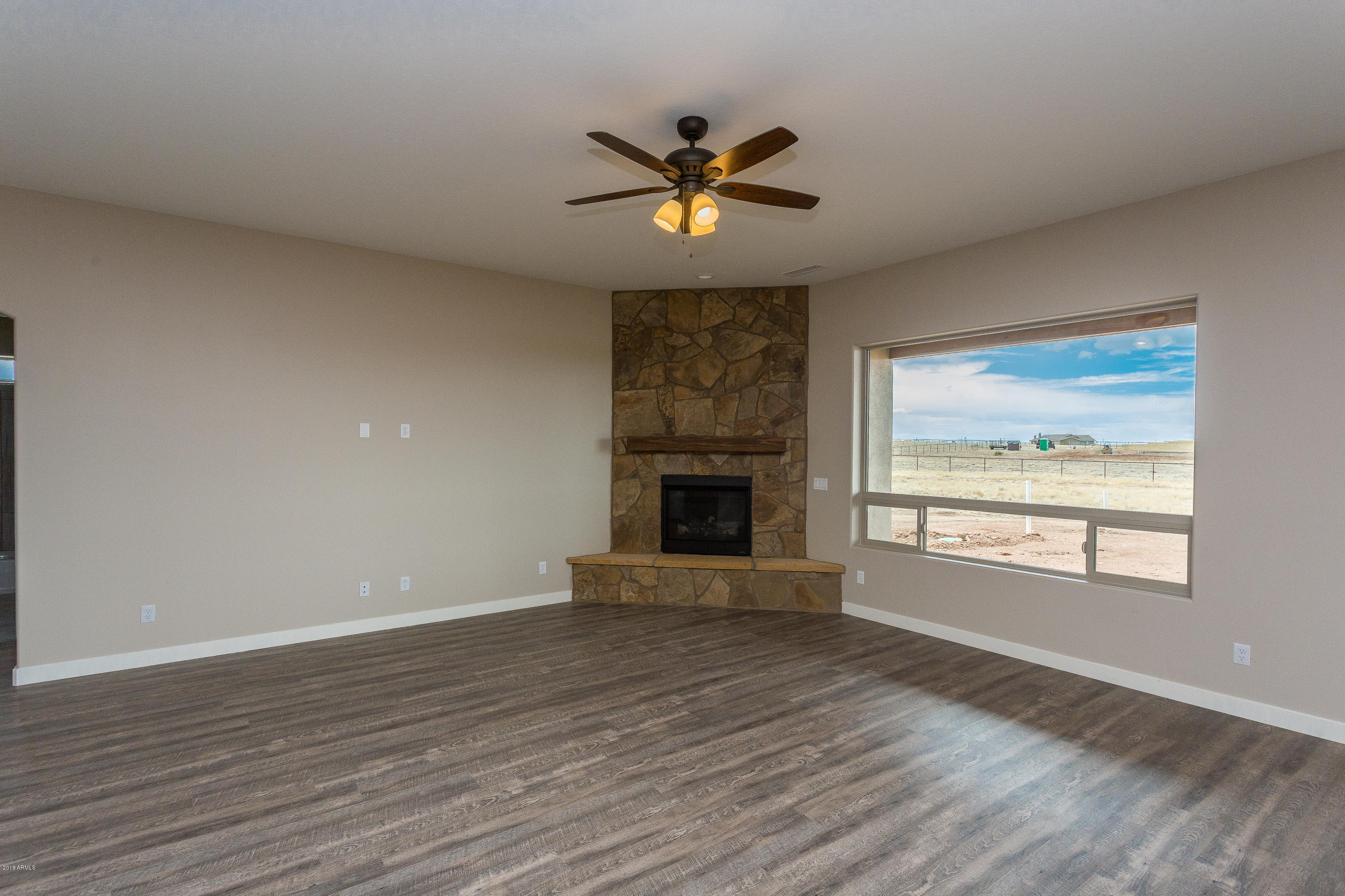 9937 East Lonesome Valley Road Prescott Valley, AZ 86315 - Photo 4 of 22 004_Living Room