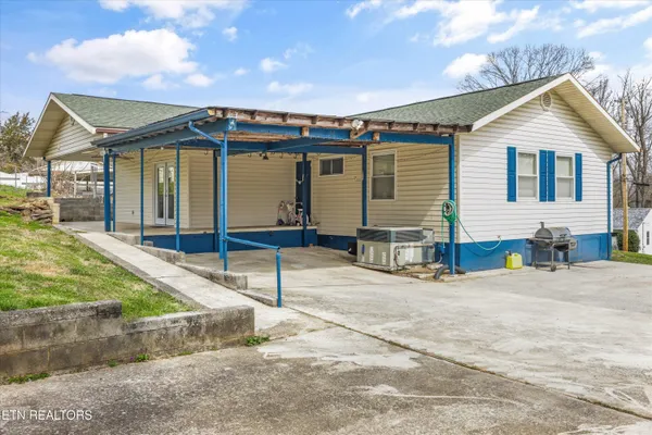 $315,000 | 127 Athens Road, Oak Ridge, TN 37830