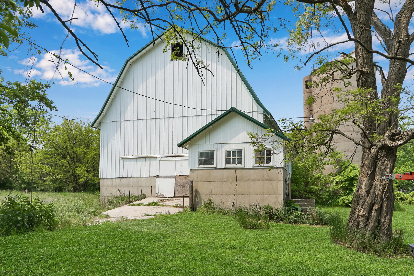 7120 East Tryon Grove Road Richmond, IL 60071 - Photo 8 of 33 a front view of a house with garden