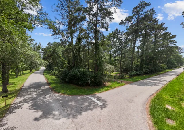 $975,000 | 2395 Southline Road, Conroe, TX 77384