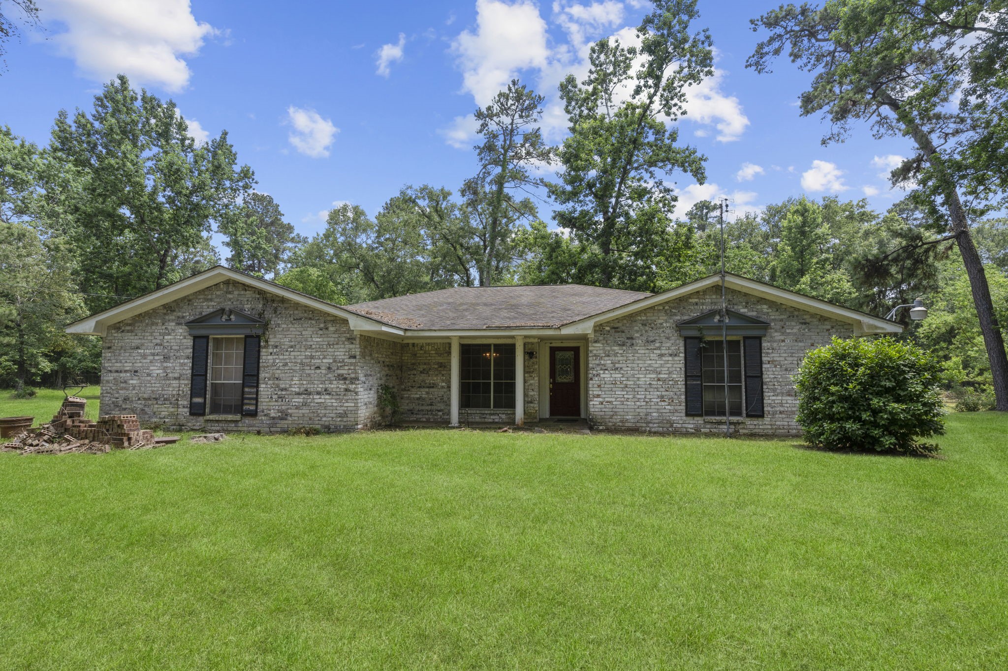 2395 Southline Road Conroe, TX 77384 - Photo 33 of 44 a front view of a house with yard and green space
