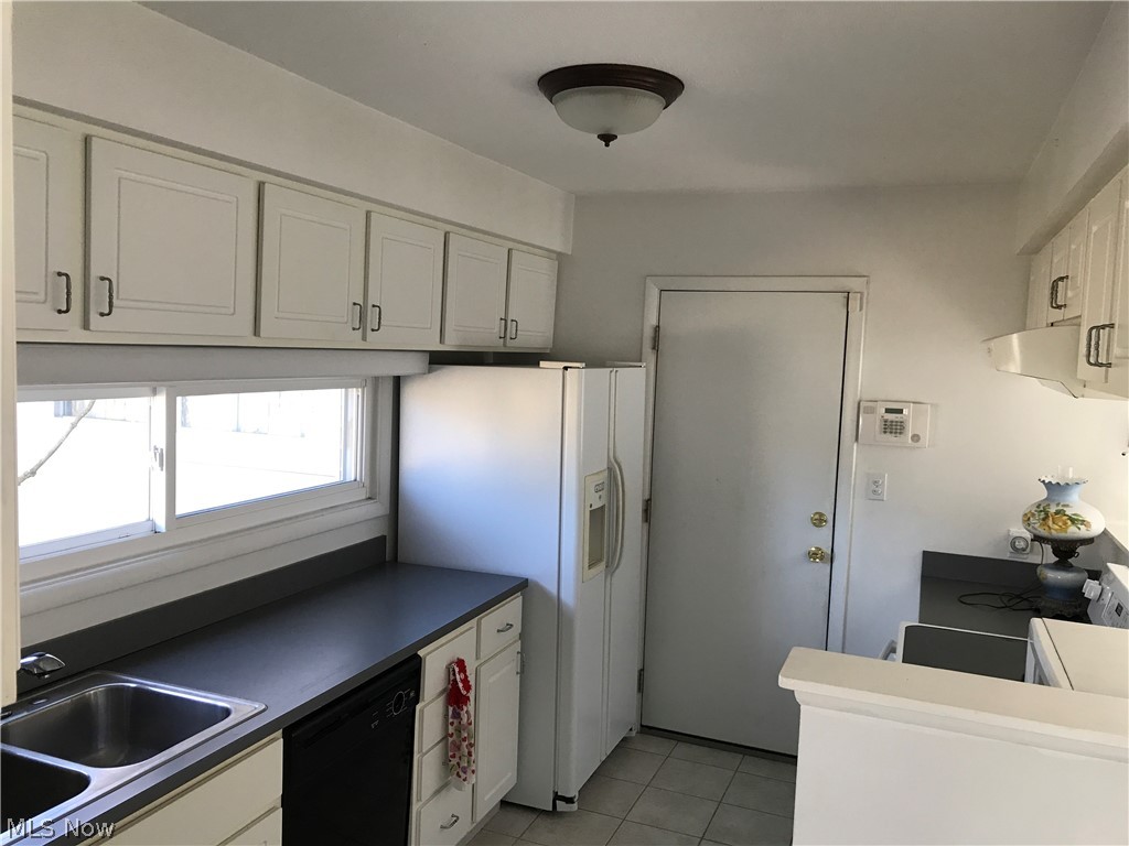 4028 Dartford Road South Euclid, OH 44121 - Photo 4 of 13