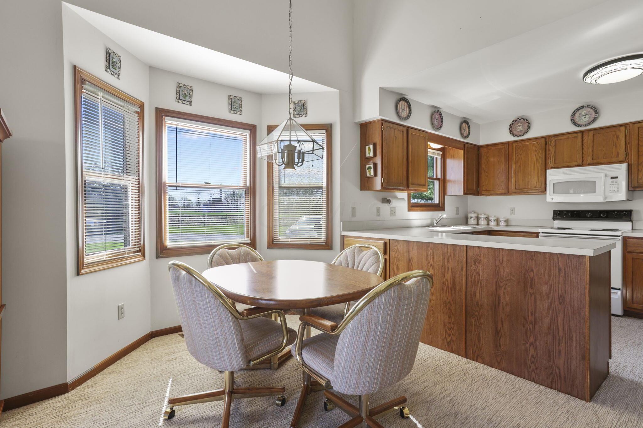 3826 Stemen Road Northwest Baltimore, OH 43105 - Photo 16 of 58 Kitchen w/ Eat-In Space