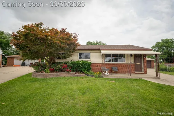 $245,000 | 16944 Hans Court, Fraser, MI 48026